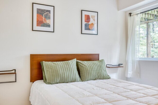 Building Photo - 3201 SW Sherwood Pl