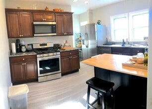 Building Photo - 54 Lothrop St