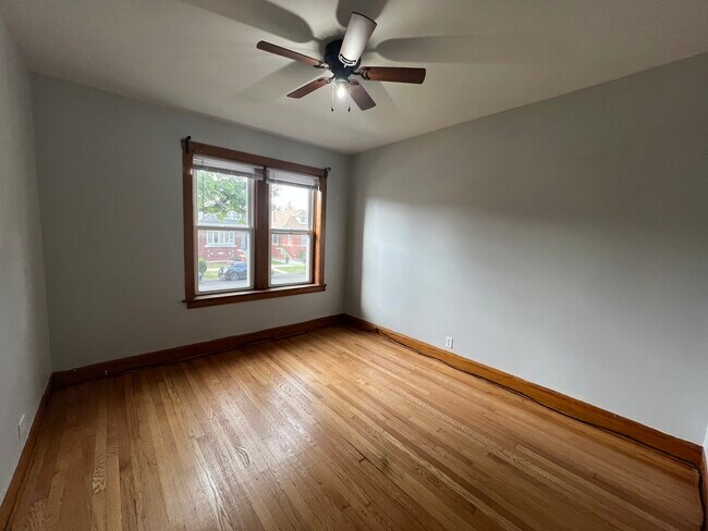 Building Photo - 3214 W 66th Pl