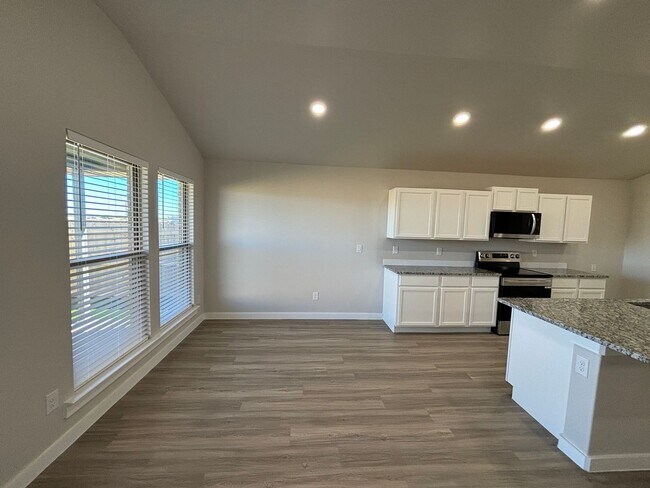 Building Photo - 3 bed/2 bath: Bell Farms AVAILABLE AUGUST!
