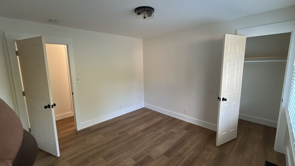 Building Photo - 512 Linda Ln