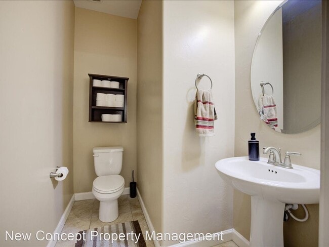 Building Photo - 4 br, 2.5 bath House - 240 West Hershel H ...