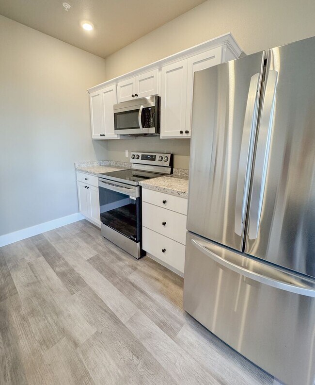 Building Photo - Pet Friendly 2 bed/ 2 bath unit at Soldier...