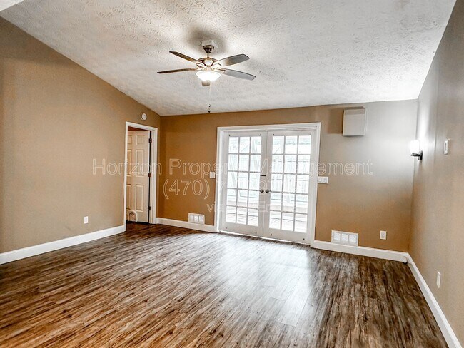 Building Photo - 233 Goshen Ln