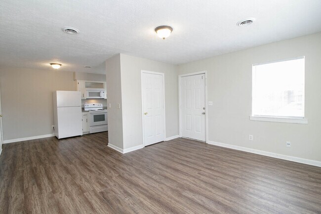 Building Photo - 20-420 Thompsonville Ln