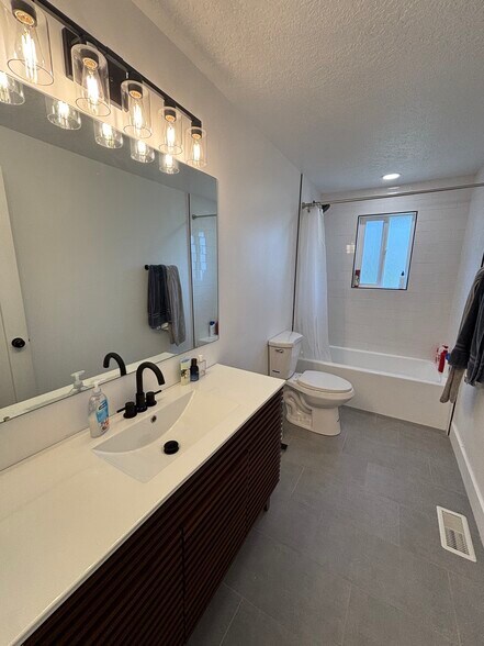 Building Photo - 954 S 100 W