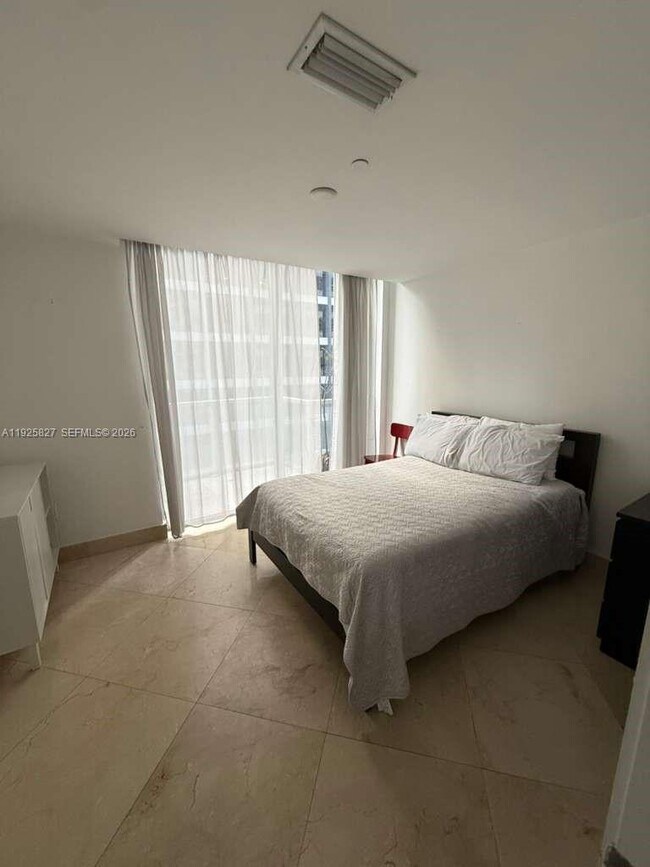 Building Photo - 1060 Brickell Ave