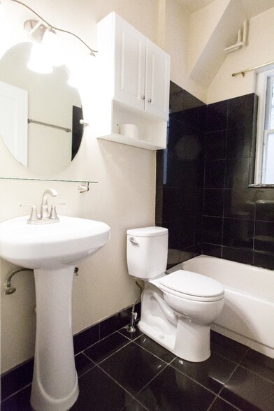 Building Photo - 176 Winthrop Rd