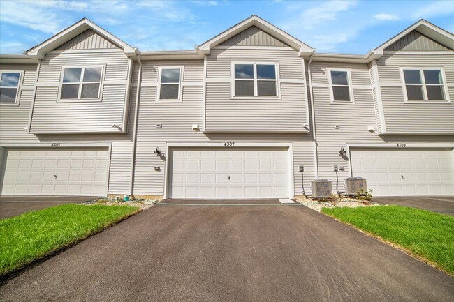 Building Photo - NEW CONSTRUCTION 3BED, 3BATH TOWNHOUSE IN ...