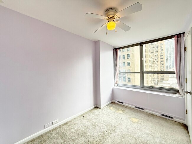 Building Photo - 3550 N Lake Shore Dr