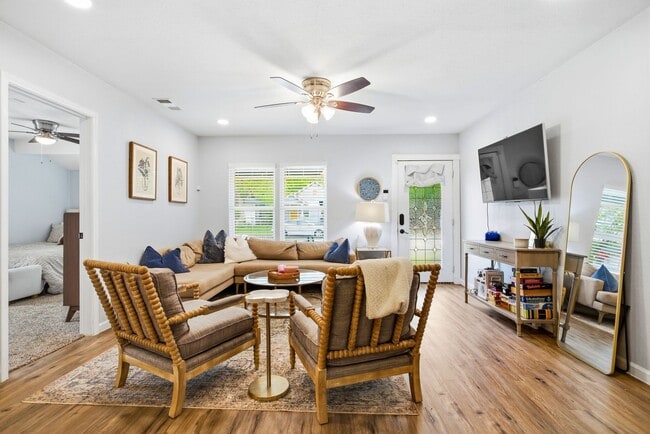 Building Photo - TCU-2712 Frazier Ave