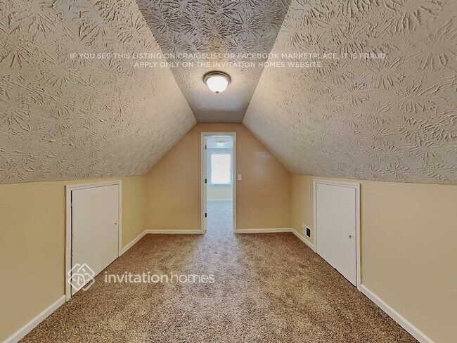Building Photo - 990 Thousand Oaks Dr