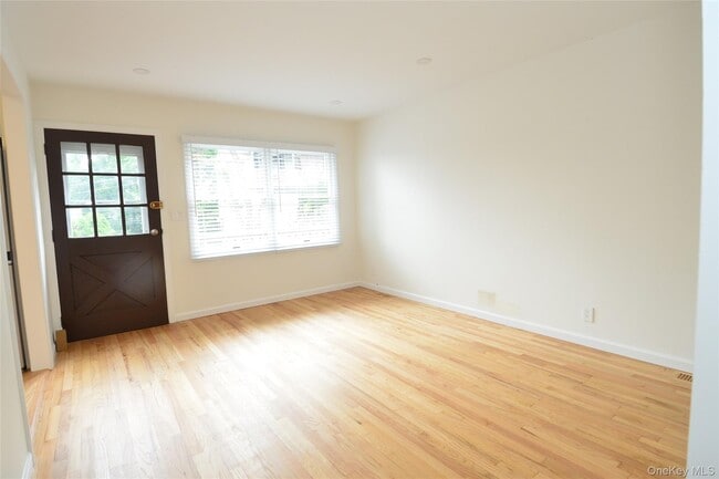 Building Photo - 33 Terrace Pl