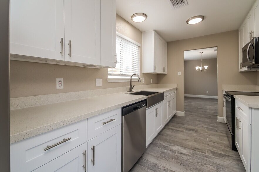 Building Photo - 1814 Pilgrims Point Dr