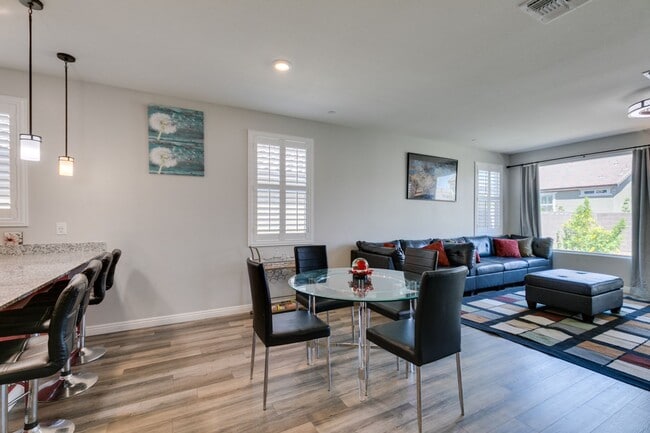 Building Photo - Furnished 5-Bedroom Home with Two Primary Suites