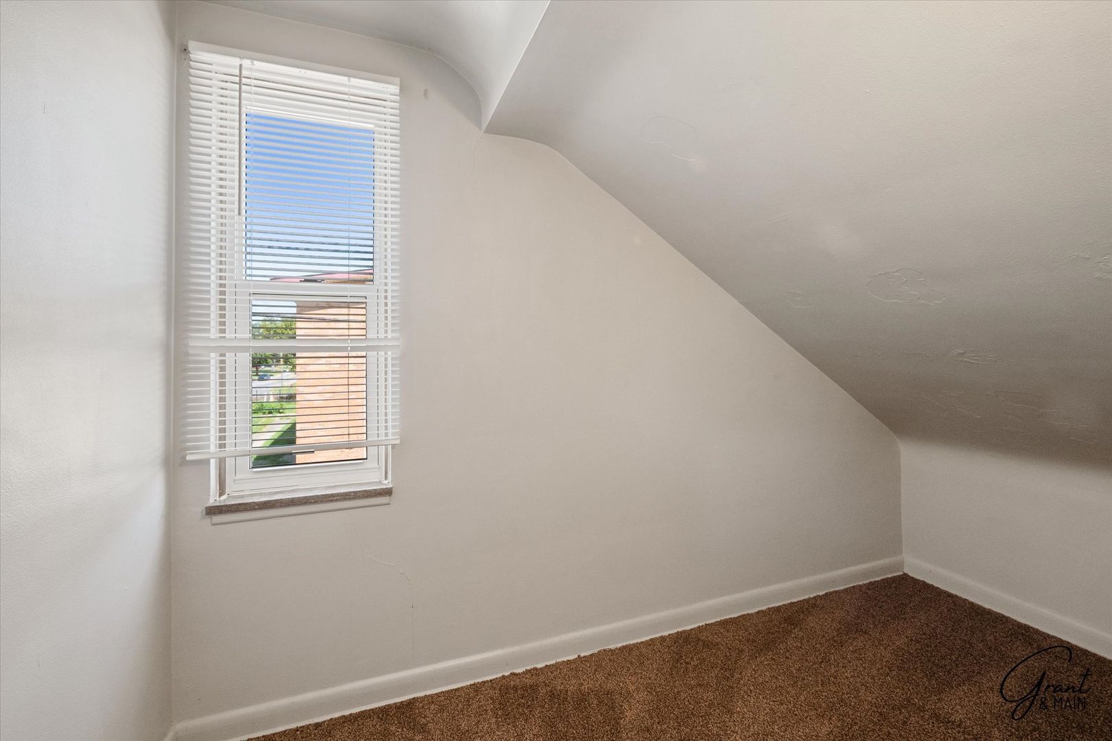 Building Photo - 5074/5076 Chalmers - Alejandro Soto