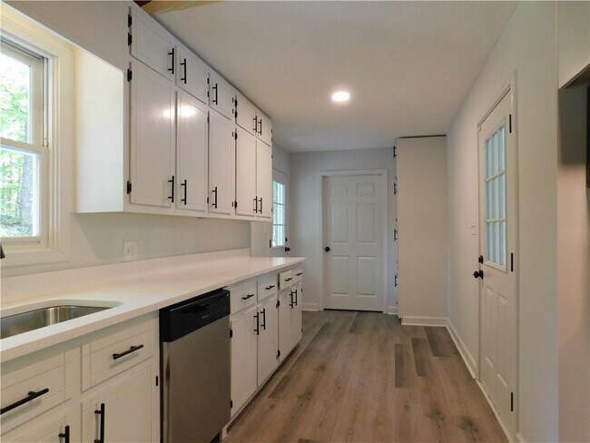 Building Photo - 183 Laurel Heights Dr