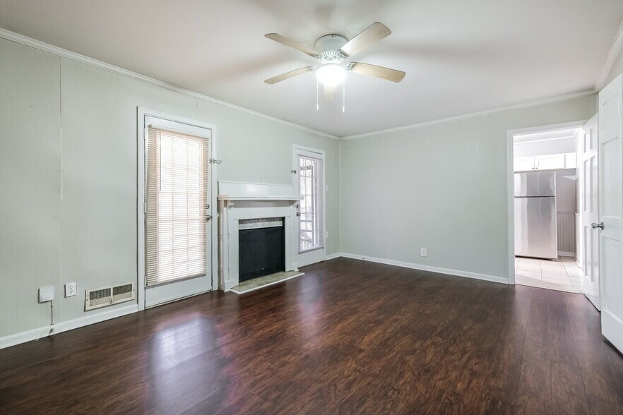 Building Photo - 1201 Valerie Woods Dr