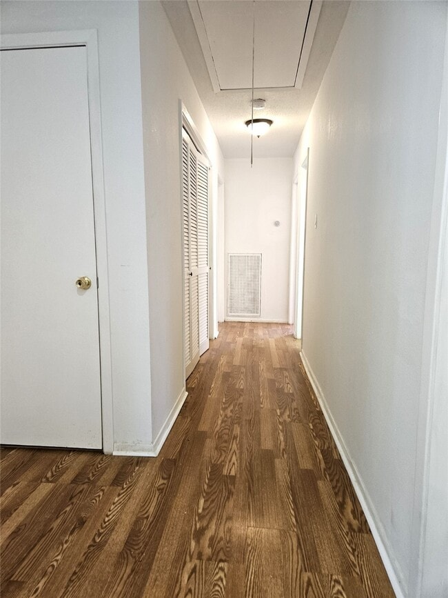 Building Photo - 8622 Quail Burg Ln