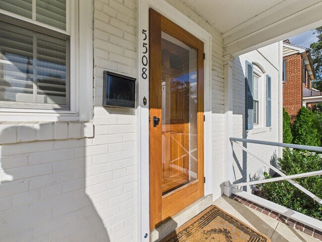 Building Photo - 5508 Grove Ave