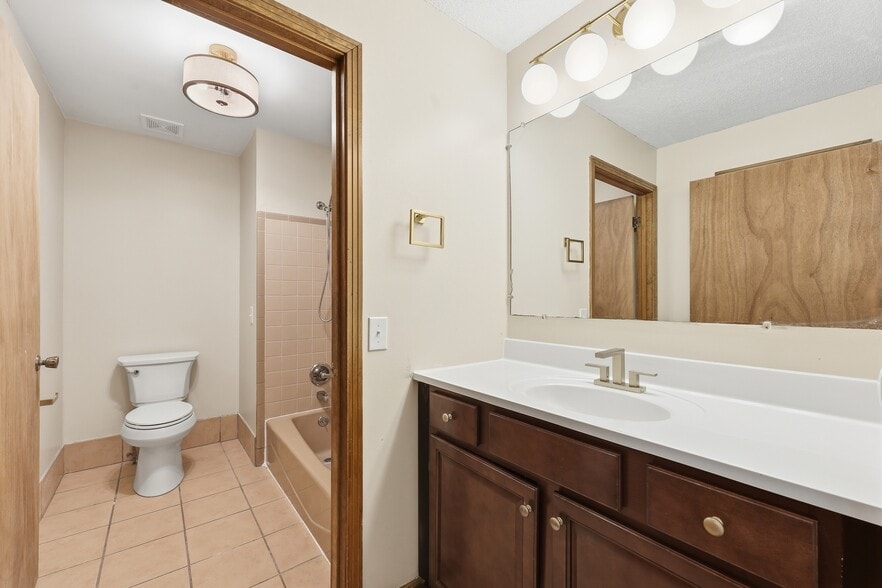 Building Photo - 1325 Sun Valley Rd