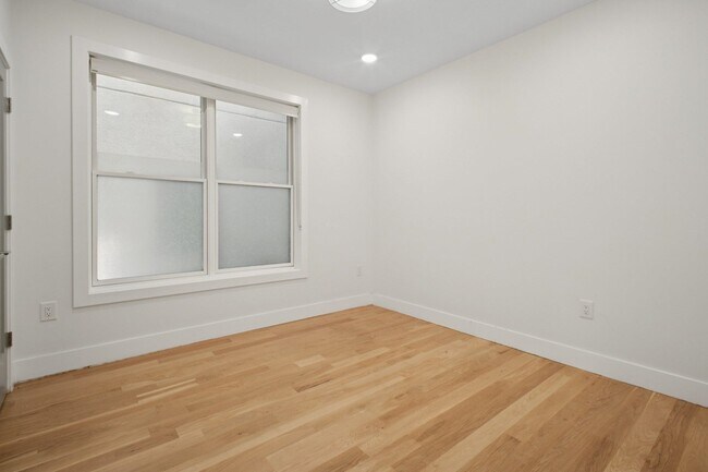 Building Photo - 382 7th St