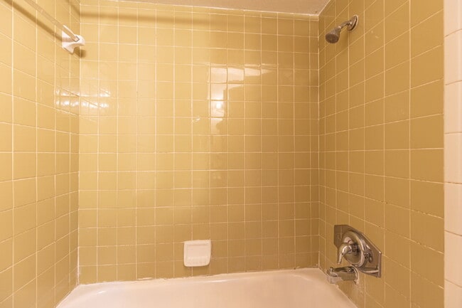 Building Photo - 4910 Tennyson Dr