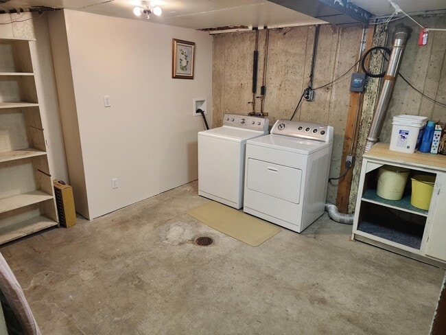 Building Photo - 5065 S 300 W