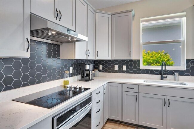 Building Photo - 3459 Current Ave