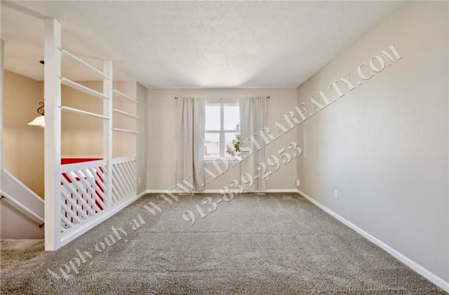 Building Photo - Adorable 3 Bed 2 Bath Duplex in Olathe-coming SOON!!