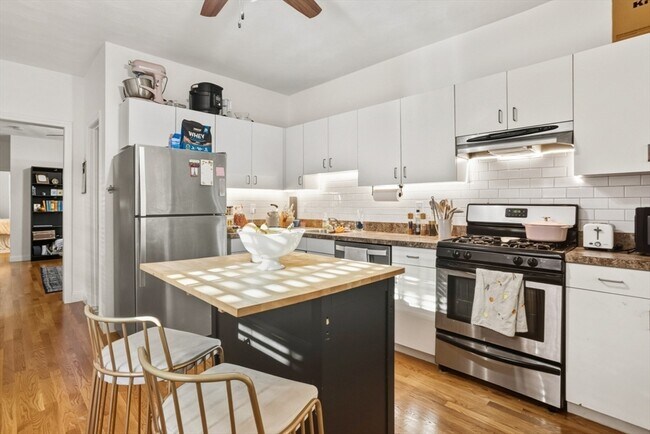 Building Photo - 171 Brooks St