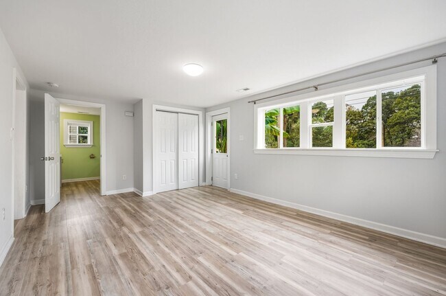 Building Photo - 608 Lakeshore Dr