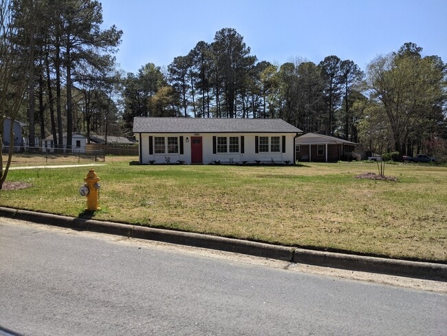 Building Photo - 1603 Foxwood Dr