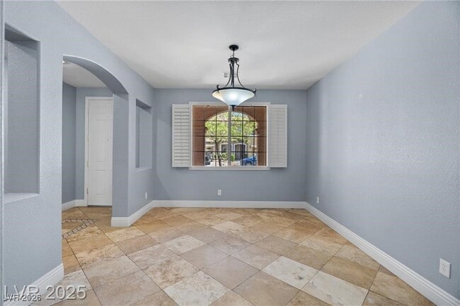 Building Photo - 10281 Wolves Den Ln