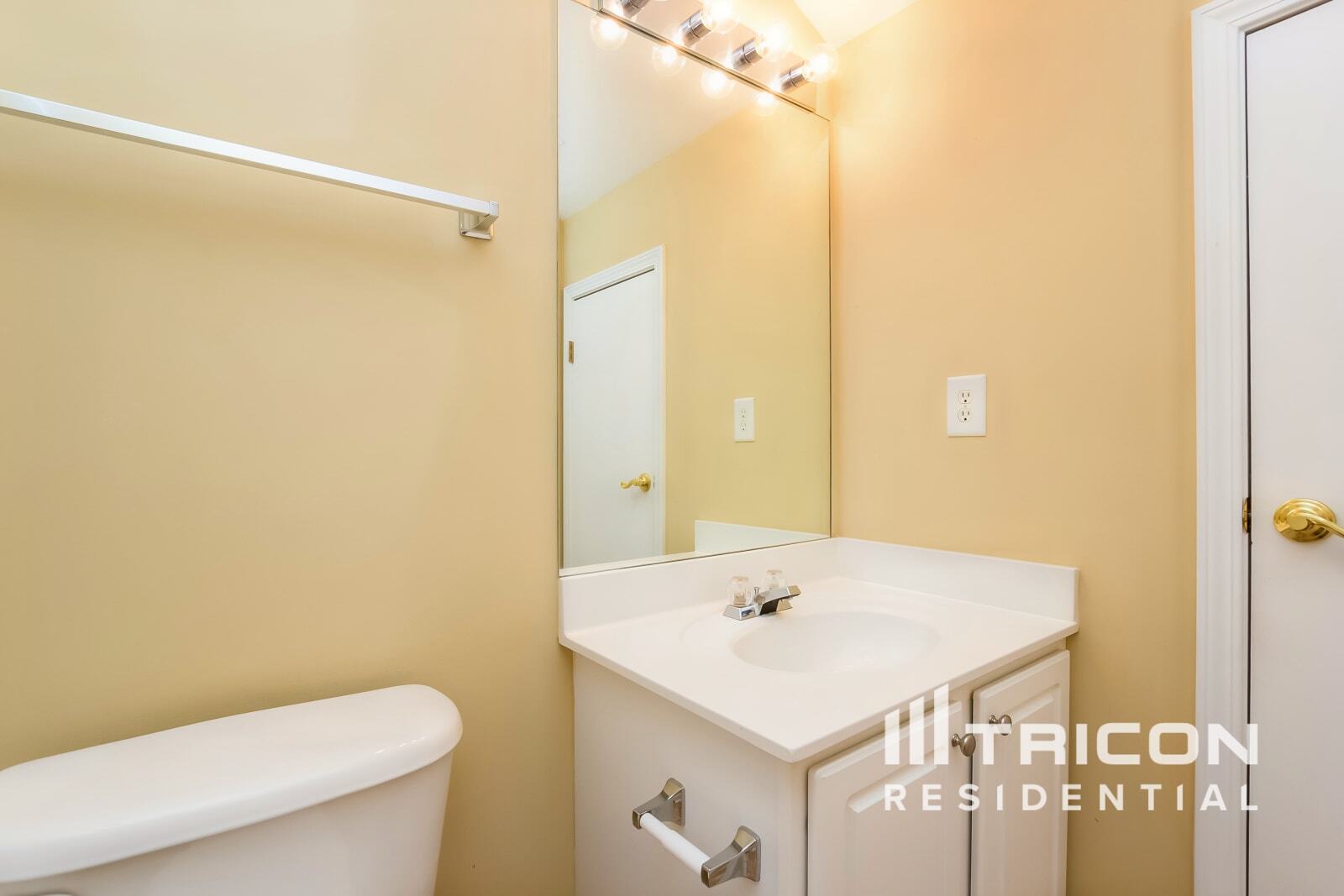 Building Photo - 6610 Waveland Dr