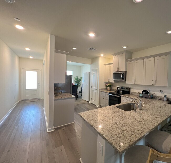 Building Photo - 7815 Cherimoya Dr