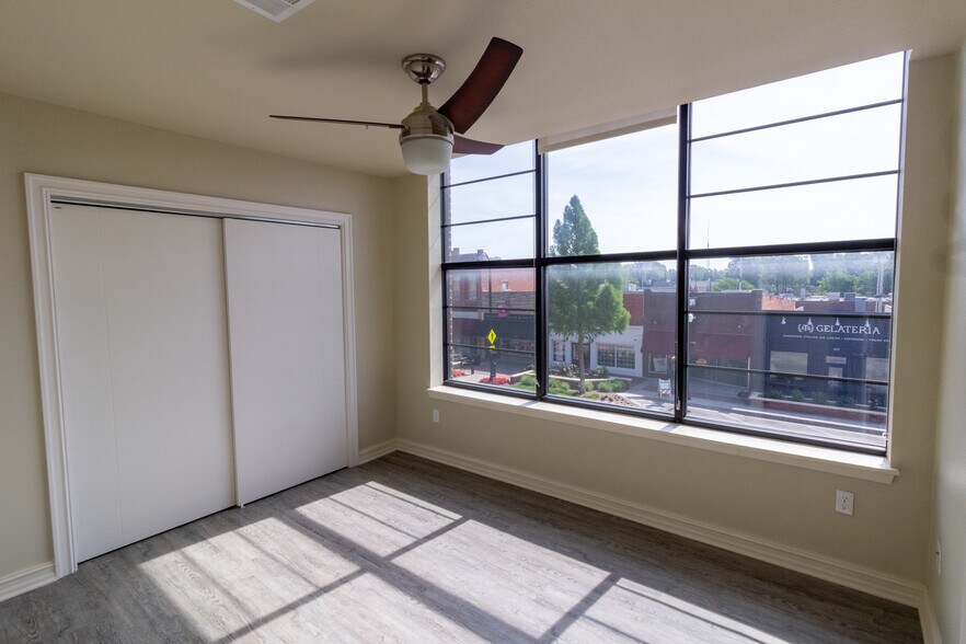 Building Photo - 222 S Main St