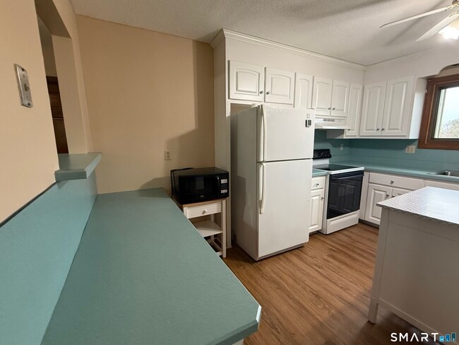 Building Photo - 1302 Summer Hill Dr