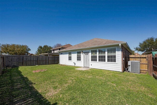 Building Photo - 5906 Yaupon Ridge Dr