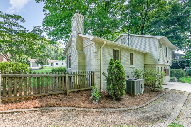 Building Photo - 4014 Sulkirk Rd