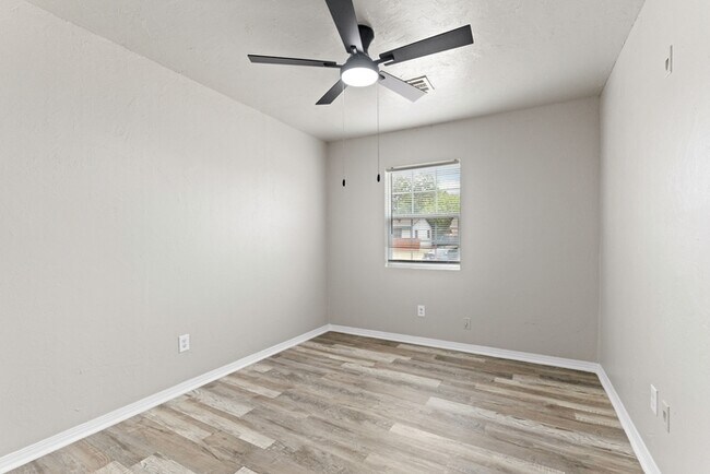 Building Photo - 1401 SW 64th St