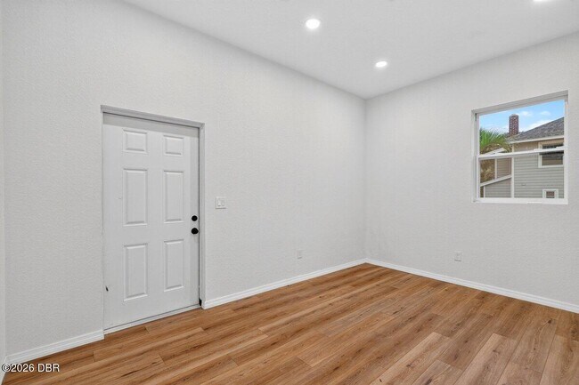 Building Photo - 205 N Wild Olive Ave