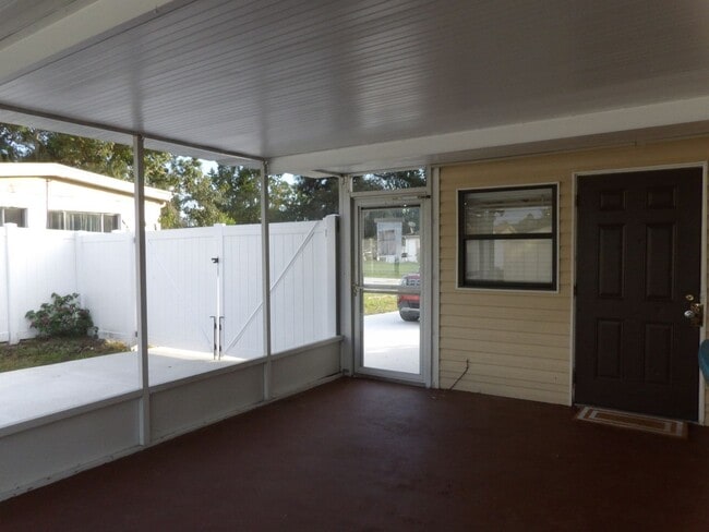 Building Photo - Cute 2 Bedroom 1 Bath with huge Screen Porch * Call Sheila M at 386-804-6675