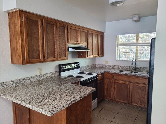 Building Photo - 2831 N Estrella Ave