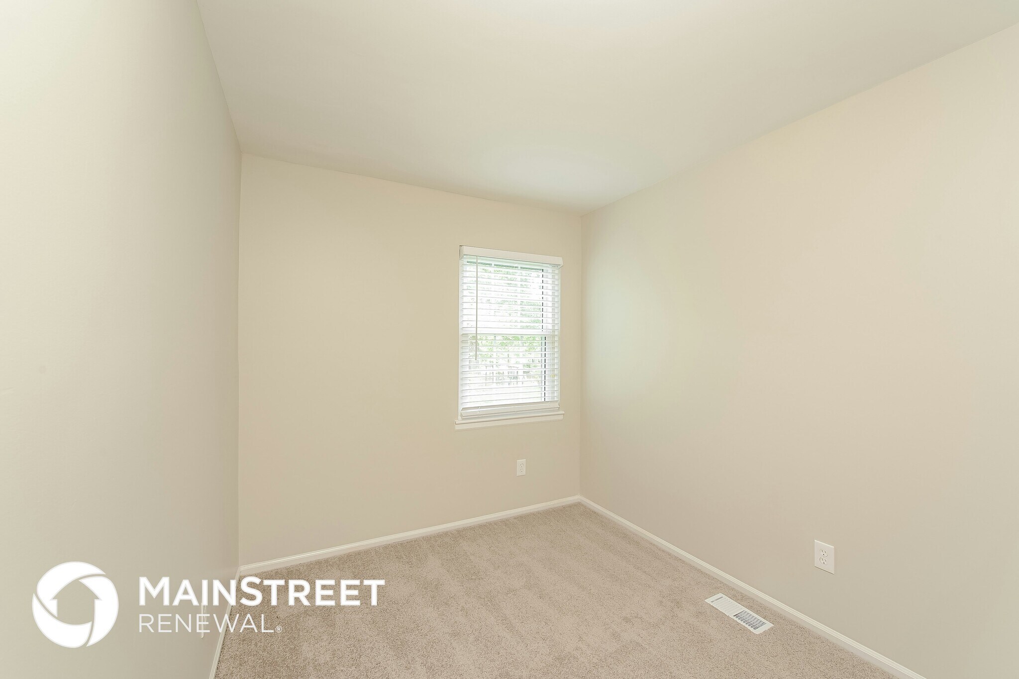 Building Photo - 405 Woodlake Dr