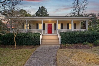 Building Photo - Quaint Springhill Charmer