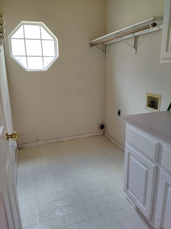 Building Photo - House for lease in Austin.