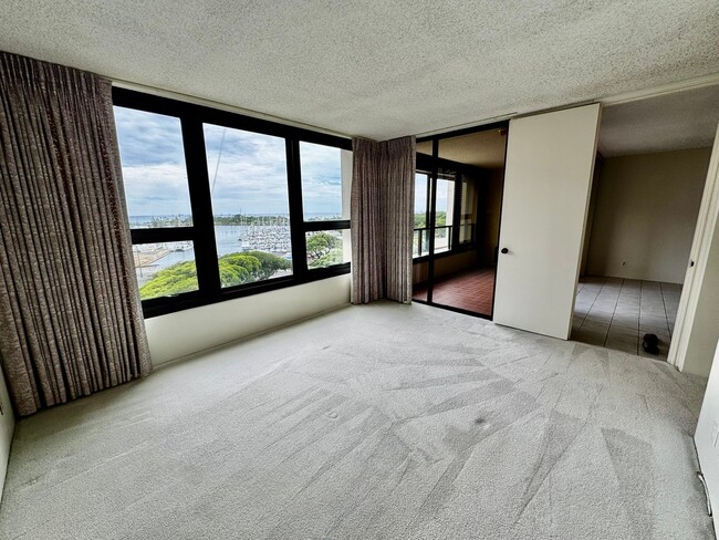 Building Photo - Yacht Harbor Towers- Diamond Head towers-9th floor-Marina/ocean views.