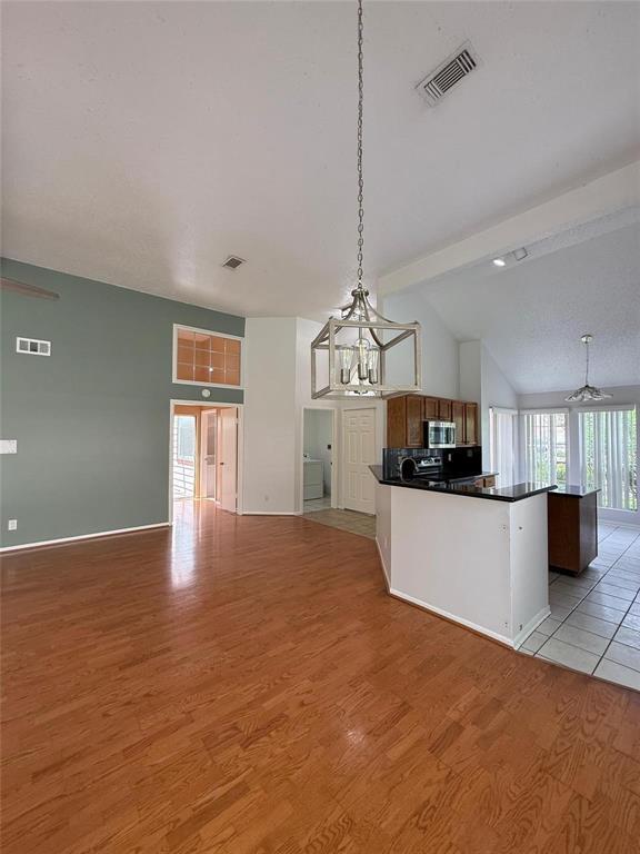 Building Photo - 4827 Sunshine Dr