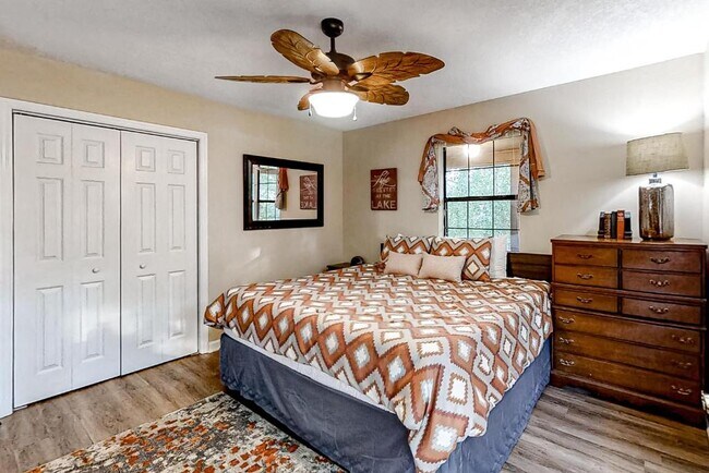 Building Photo - 247 Lakeview Ln